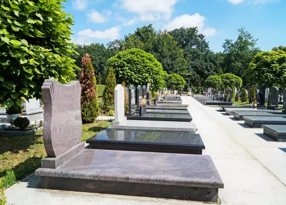 Les différents monuments funéraires